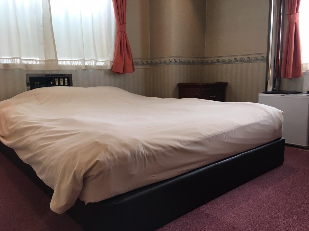 Business Hotel La Firenze Токио Экстерьер фото