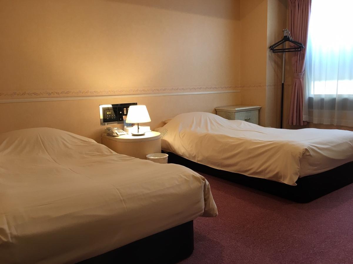 Business Hotel La Firenze Токио Экстерьер фото